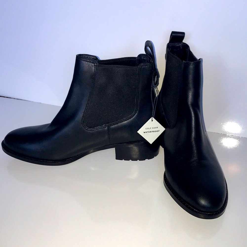 NWT COLE HAAN Black Leather Ankle Boots with Metal Ring Accents WOMEN'S SIZE 6